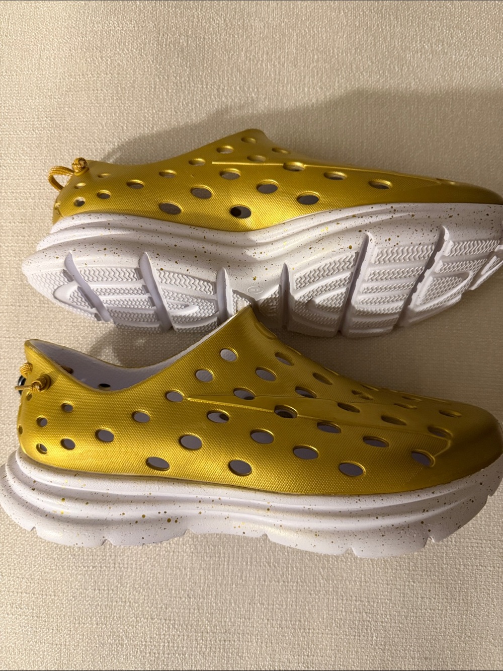 NWOB Men's Metallic Gold Athletic Slip-On Shoes - Picture 2 of 4